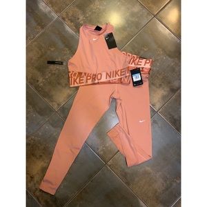 Brand New Nike Pro activewear set! 🤍